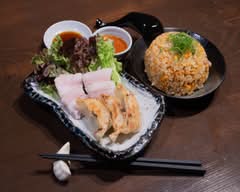 ブタまるこ Buta MARUKO			