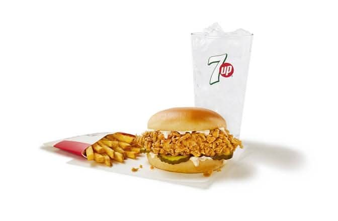 Combo Le Fameux Sandwich de PFK / KFC Famous Chicken Sandwich Combo