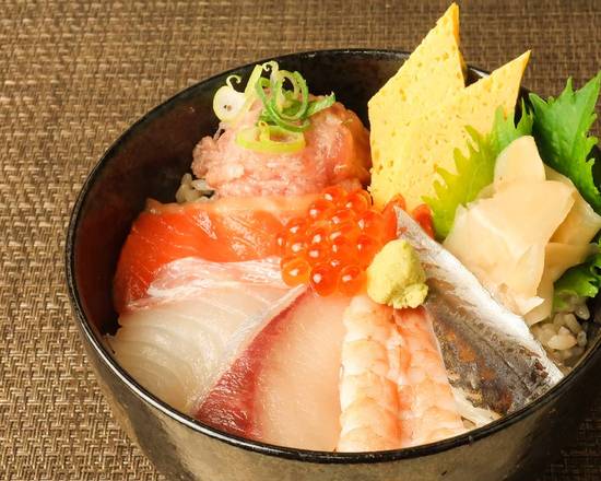 海鮮ネタ「7種」丼 Seafood Topping [7 Different Types] Rice Bowl