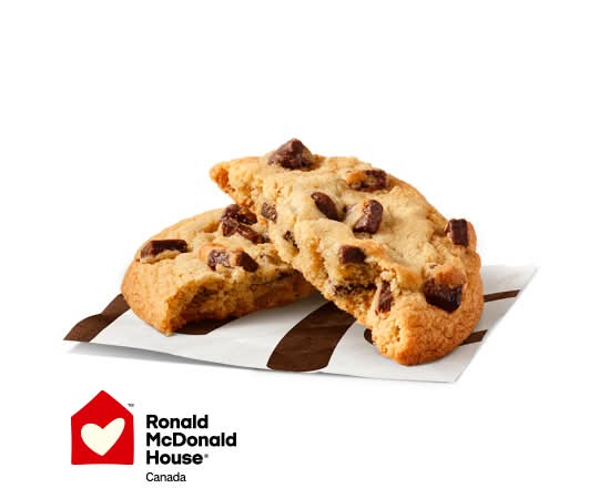 Chewy Chocolate Chunk Cookie [230.0 Cals]