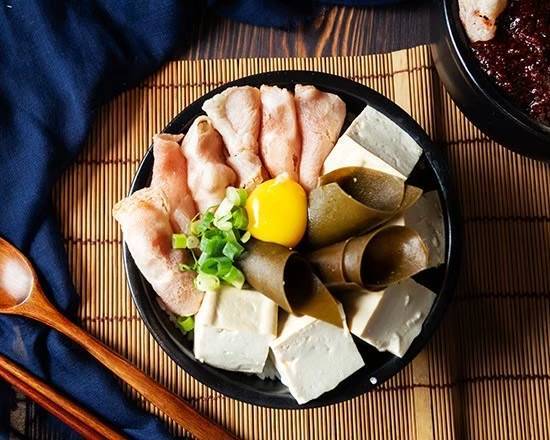 原來豬豬嫩豆腐鍋
