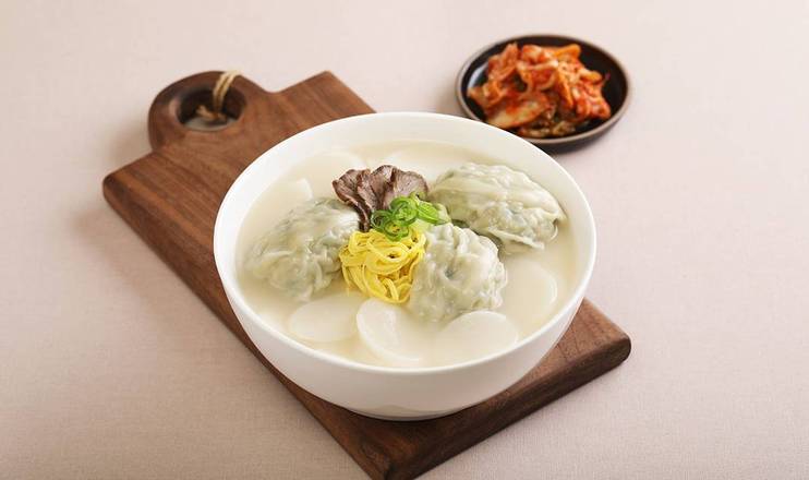 14. 떡만두국 / Rice Cake & Dumpling Soup
