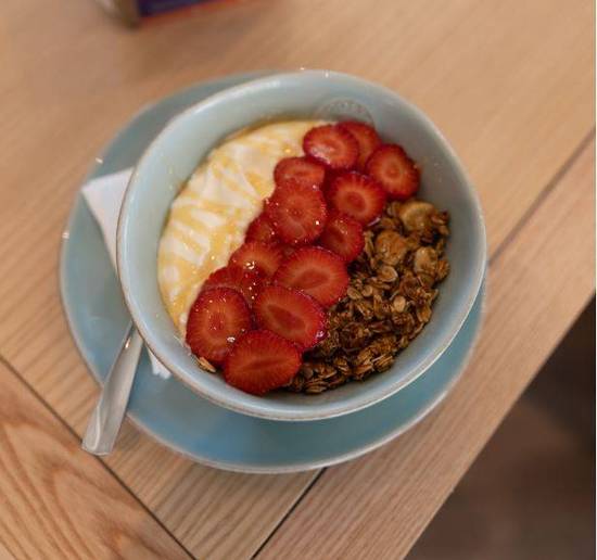 Iogurte com Granola, Morango e Mel