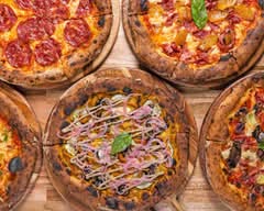Airlie`s Pizza Place (Shute Harbour Rd)