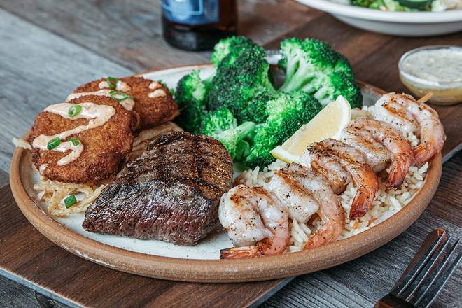 Order 8 oz. Sirloin Surf & Turf food online from Logan's Roadhouse store, Spring Hill on bringmethat.com