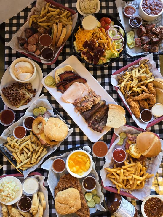 Snead's Bar-B-Q (1001 E 171st St)