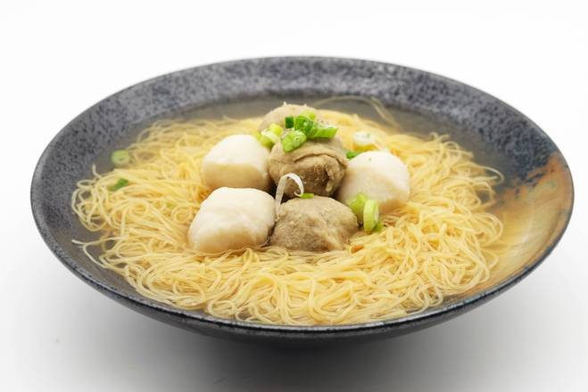 D16. Beef Meat Ball and Fish Ball Noodle in Soup 雙丸麵