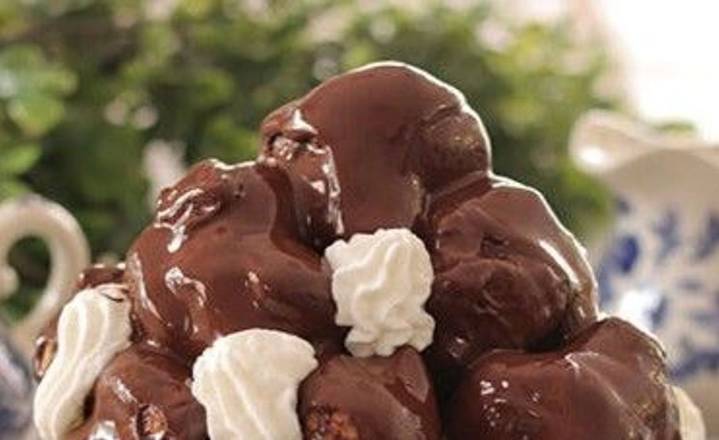 CHOCOLATE PROFITEROLES