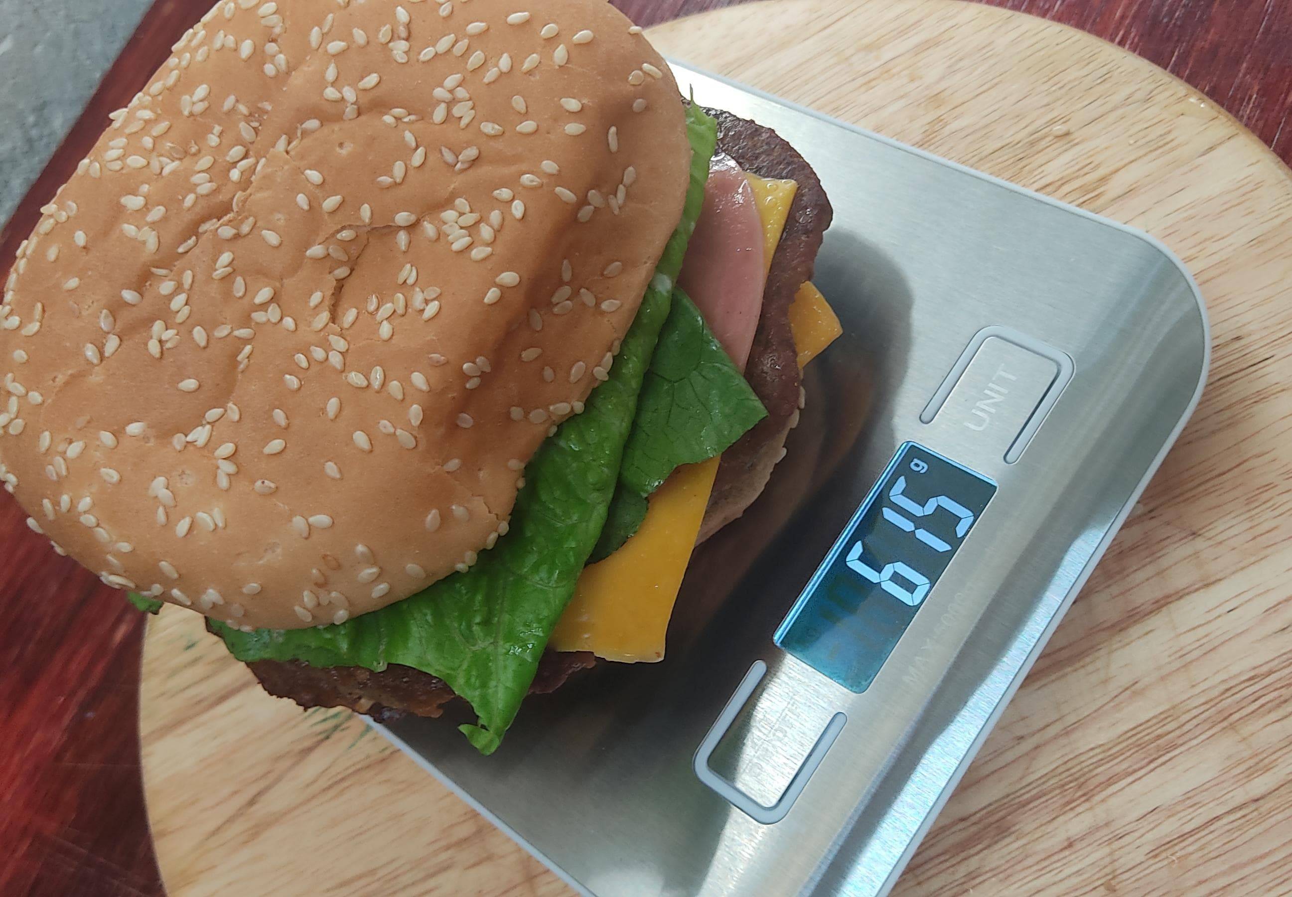 hamburguesa doble + coca cola pet 355ml  y 50 gramos de Papas