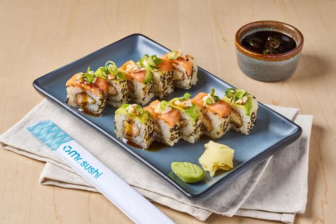 Sushi Tsunami - Salmón, Aguacate, Cangrejo y Tampico