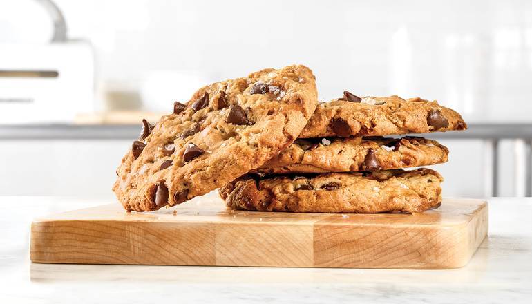 Salted Caramel and Chocolate Cookie