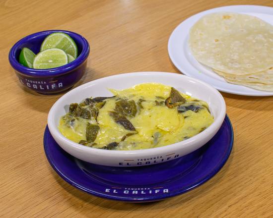 Queso Fundido Rajas con crema