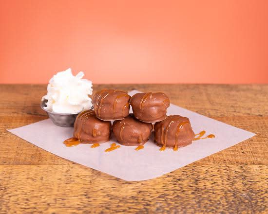Baileys® Caramel Profiteroles* (V)