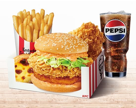 黃金魚子海陸Q蝦堡XL套餐 Golden Fish Roe Surf and Turf Burger XL Combo