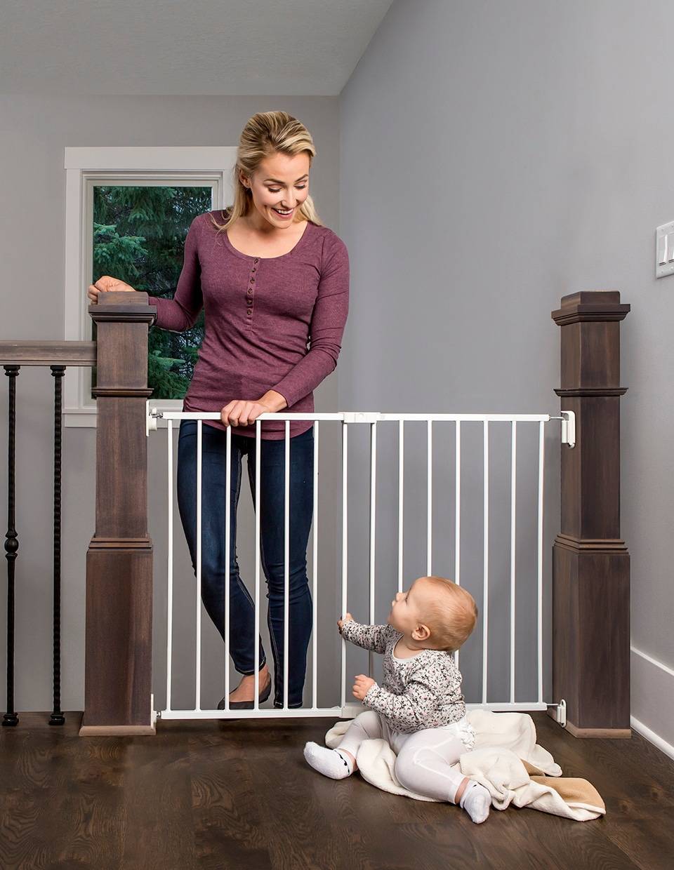 Regalo Extra Wide 2-in-1 Stairway and Hallway Safety Gate With Mounting Kit