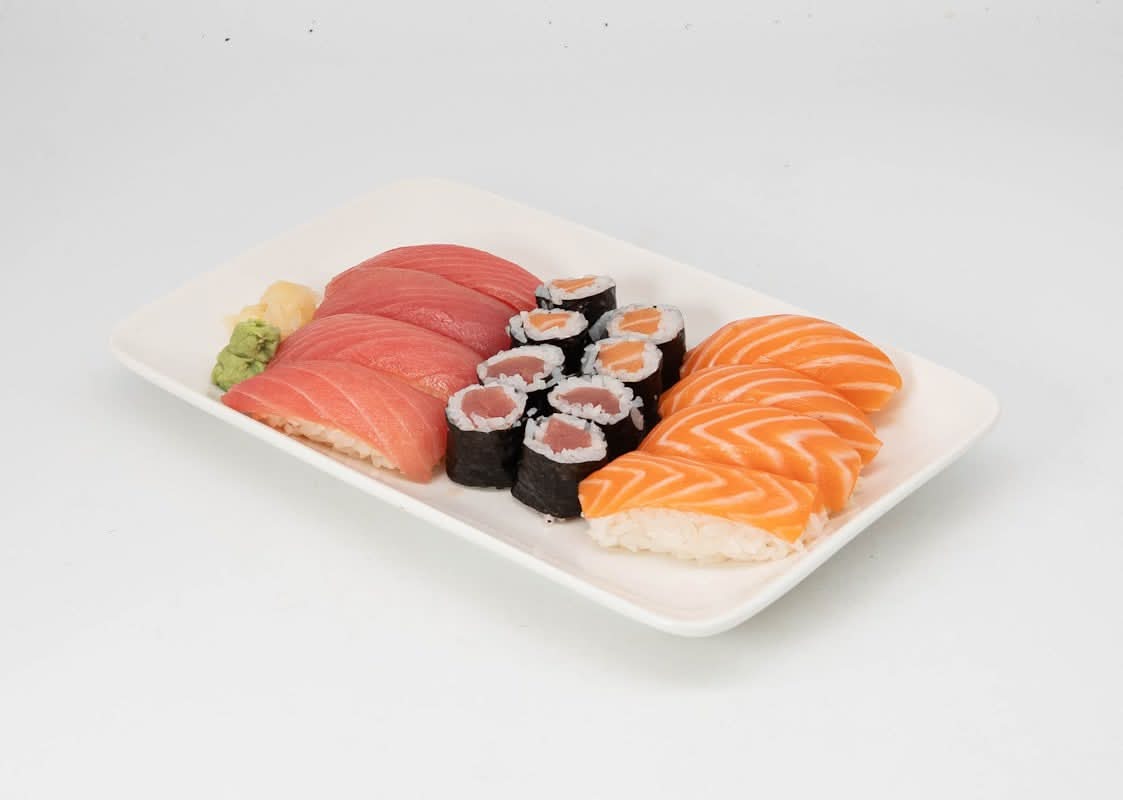Nigiri & Mini Roll (Hosomaki) Combo