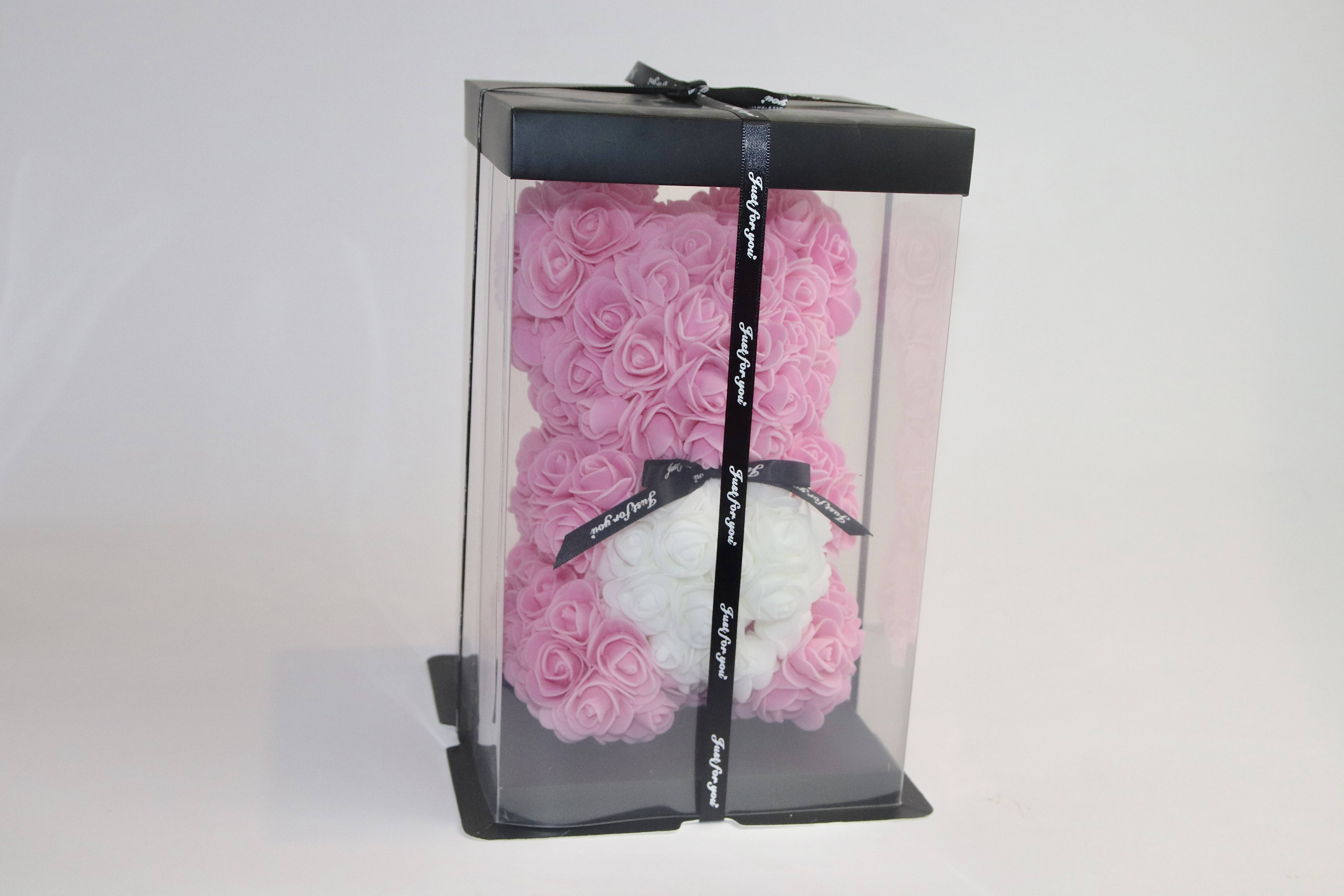 Nounours en pétales de rose en  rose 