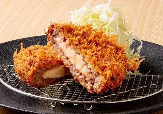 ジャンボ チーズ in メンチカツ 弁当 Jumbo cheese in menchi katsu bento