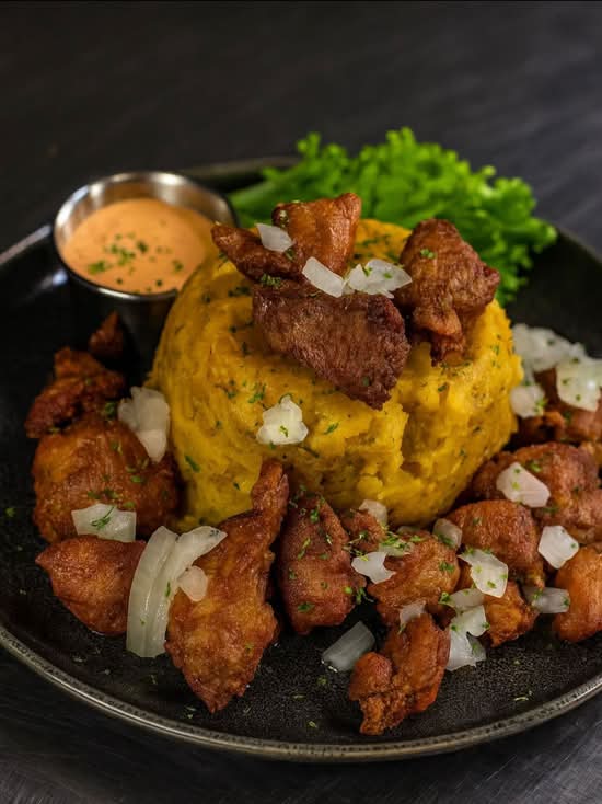 Mofongo de carnita frita/Fried Pork