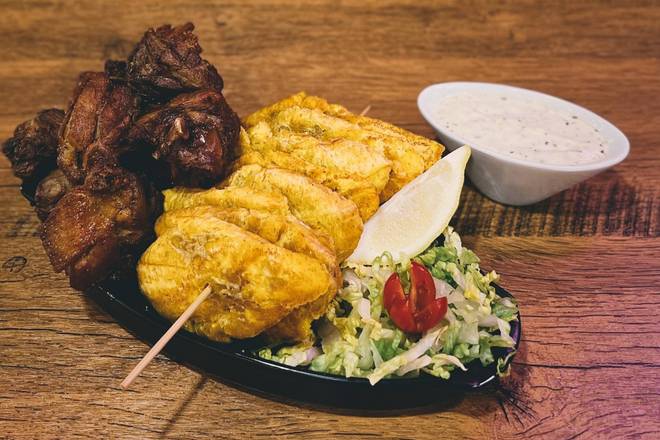 Chicharrón de Pollo con Tostones