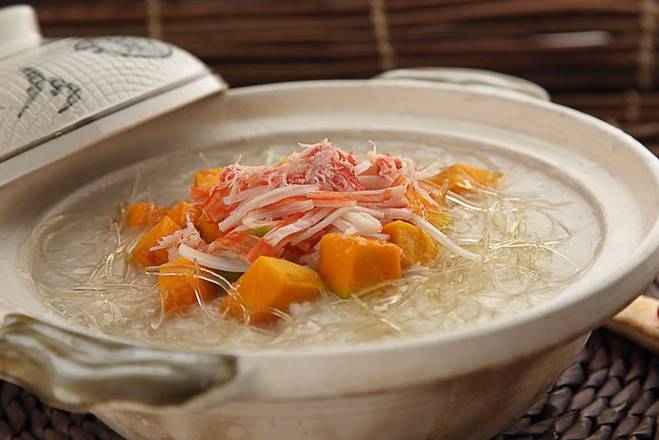 A12. Pumpkin Congee with Rock Crab Meat and Imitation Fin 南瓜蟹肉素�翅煲仔粥