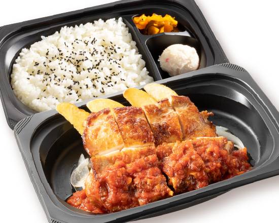 炭焼き風チキンステーキ弁当（トマトソース）