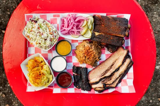 Crossroads Que (1460 North Clinton Avenue)