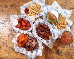 WINGMAN WING S BEER & SPORTS ( amber padel )