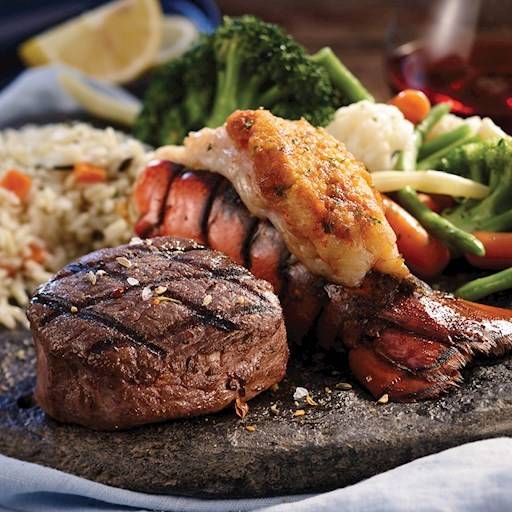 Bifteck haut de surlonge (7 oz) avec queue de homard de l'Atlantique / Top Sirloin Steak (7 oz) with Atlantic Lobster Tail