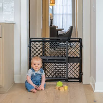 North States 2 In 1 Supergate Ergo Plastic Gate, Black