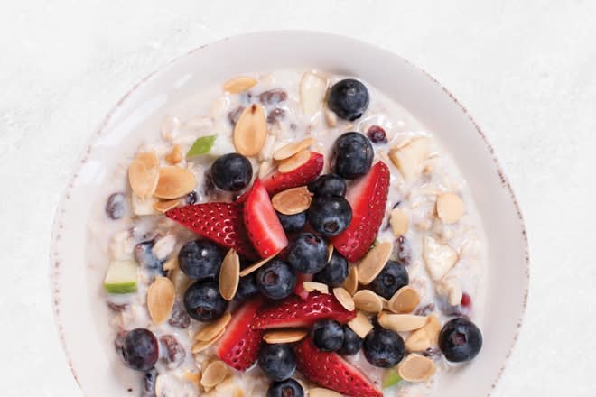 Berry & Almond Overnight Oats
