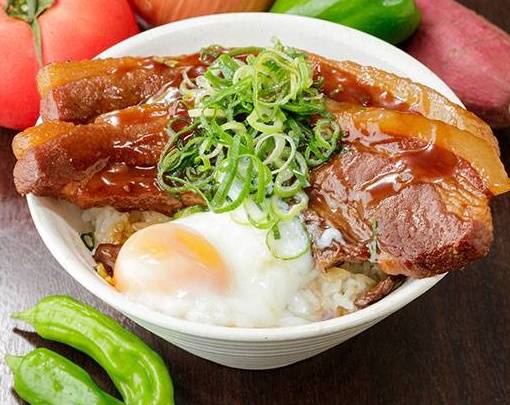 メガ盛り！【温玉】おふくろの角煮丼