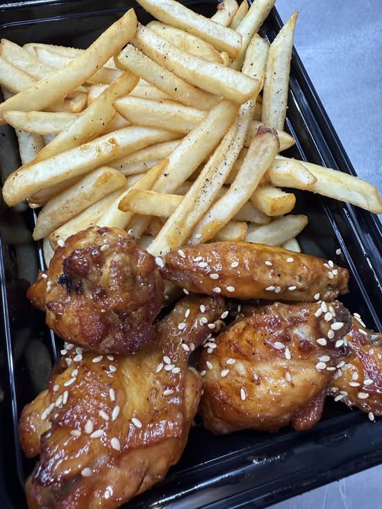 Japanese Wings (6)/Papas Fritas