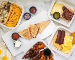 Lucky 7 Grocery & Juice Bar (927 E Balitmore Ave)