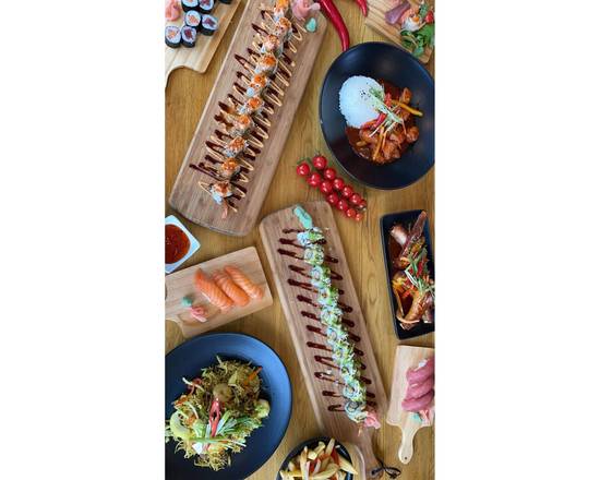 Crispy Salmon Uramaki Cooked