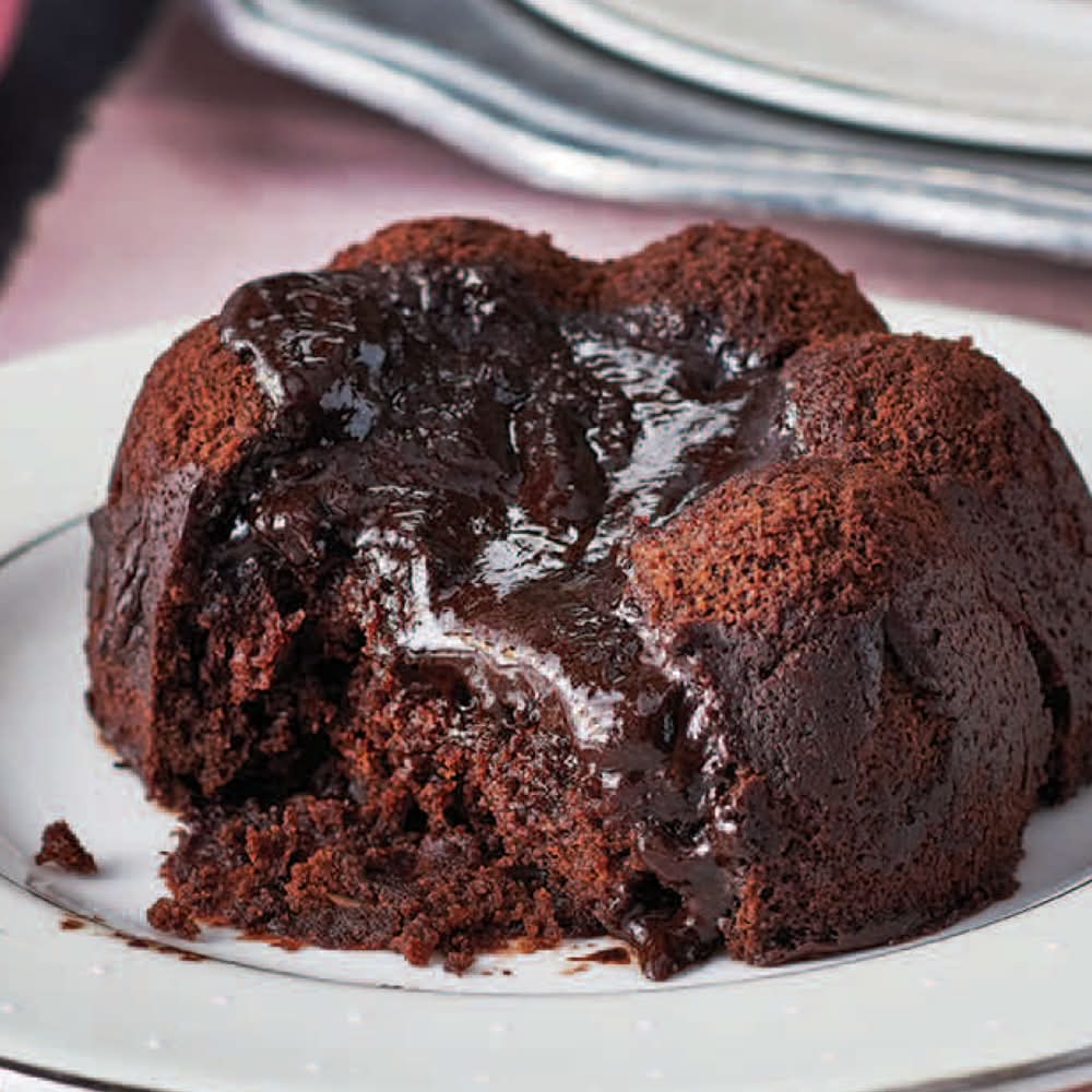 M&M Food Market Lavalicious Cake, Chocolate (228 g)