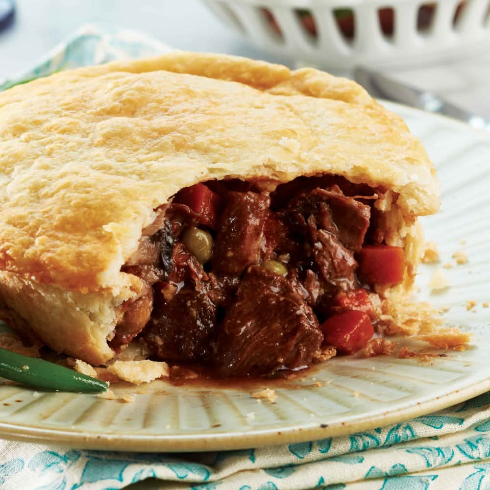 M&M Food Market Pot Pie Beef and Mushroom (220 g)