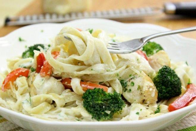 Veggi Alfredo fettuccine