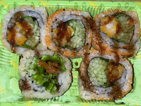 Sushi Plus Rotary Sushi Bar photo 2