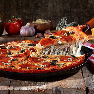 Pizza Cazzerola Peperoni E Aceituna