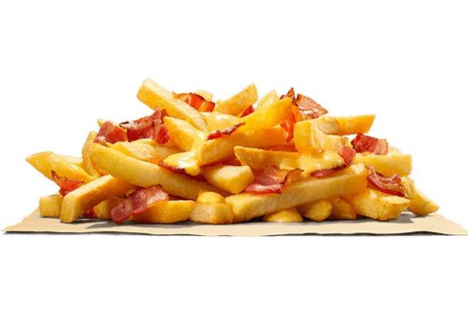 Frites Cheddar Fondu, Oignons Frits et Bacon