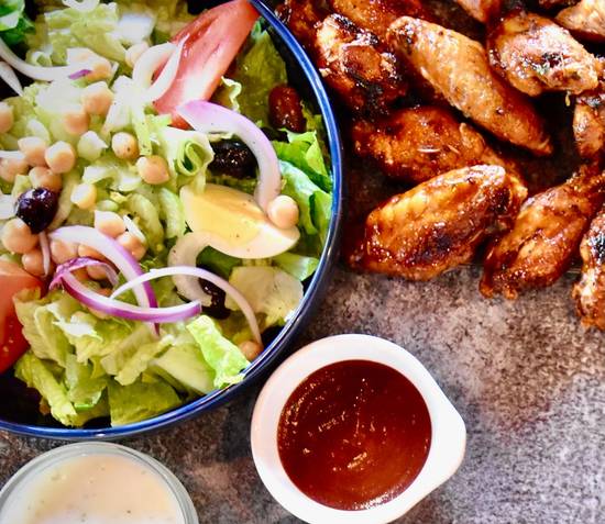 8 Wings, Garden Fresh Salad & 2 Dips