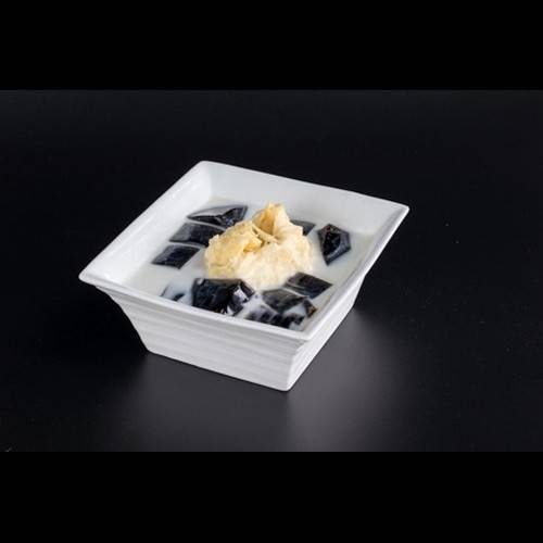 Black Grass Jelly  with Durian and Coconut Milk 榴槤仙草