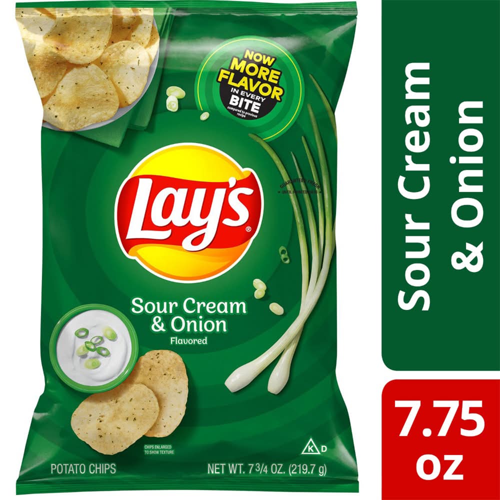 Lay's Potato Chips, Sour Cream & Onion (7.75 oz)