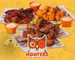 Hooters Las Americas