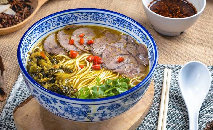 Sour Cabbage Soup Noodle W/ Beef 酸菜肥牛面🌶