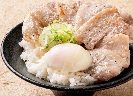 温玉塩旨ダレぶたバラ丼 Grilled Pork Rice Bowl (Pork Belly) + Salt Sauce＆Soft-Boiled Egg