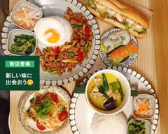 生春巻きとタイ料理　エムズ　sprig roll&thai food M's		