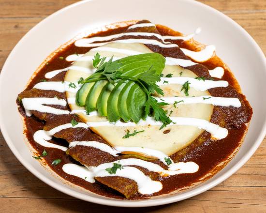 Enchiladas de queso panela en salsa pasilla (4pz)