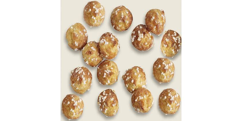 LOT 16 CHOUQUETTES